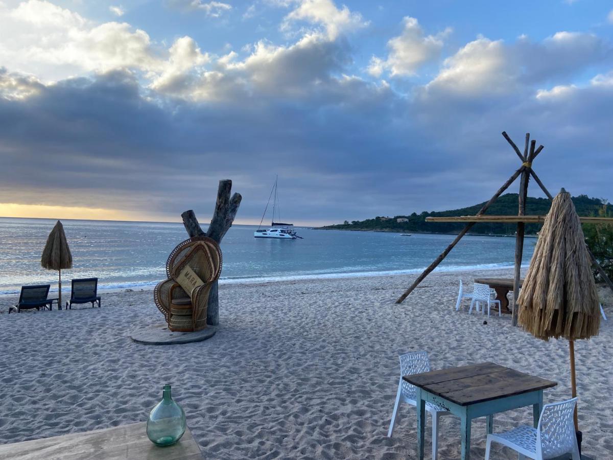 Les Lodges De La Plage U Dragulinu サリ・ソランザラ エクステリア 写真
