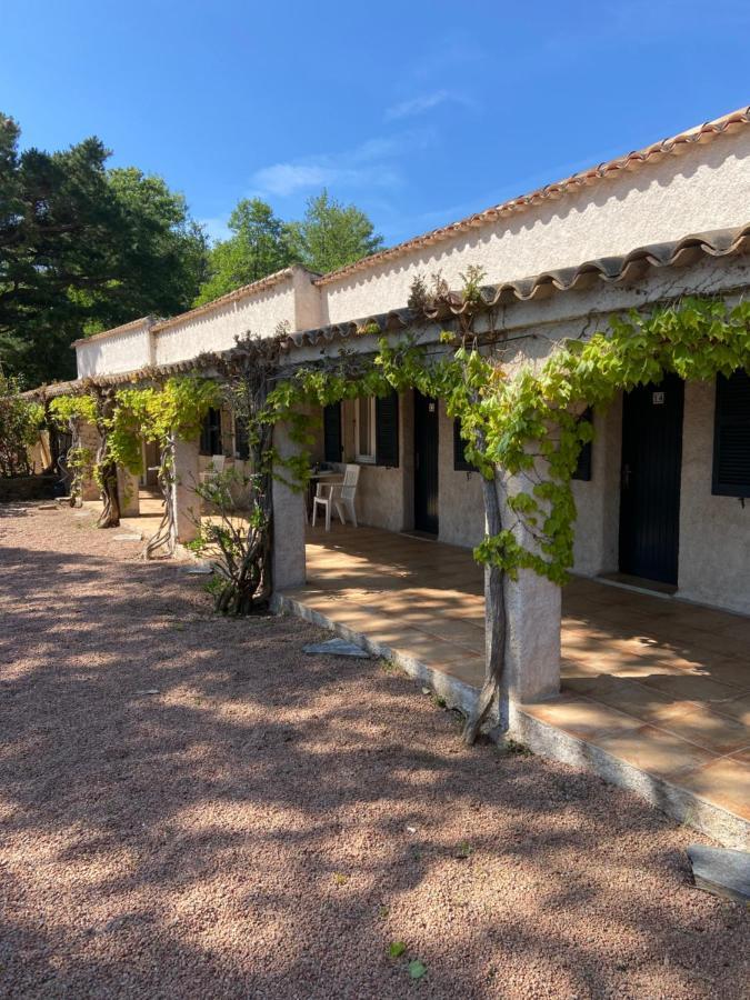 Les Lodges De La Plage U Dragulinu サリ・ソランザラ エクステリア 写真