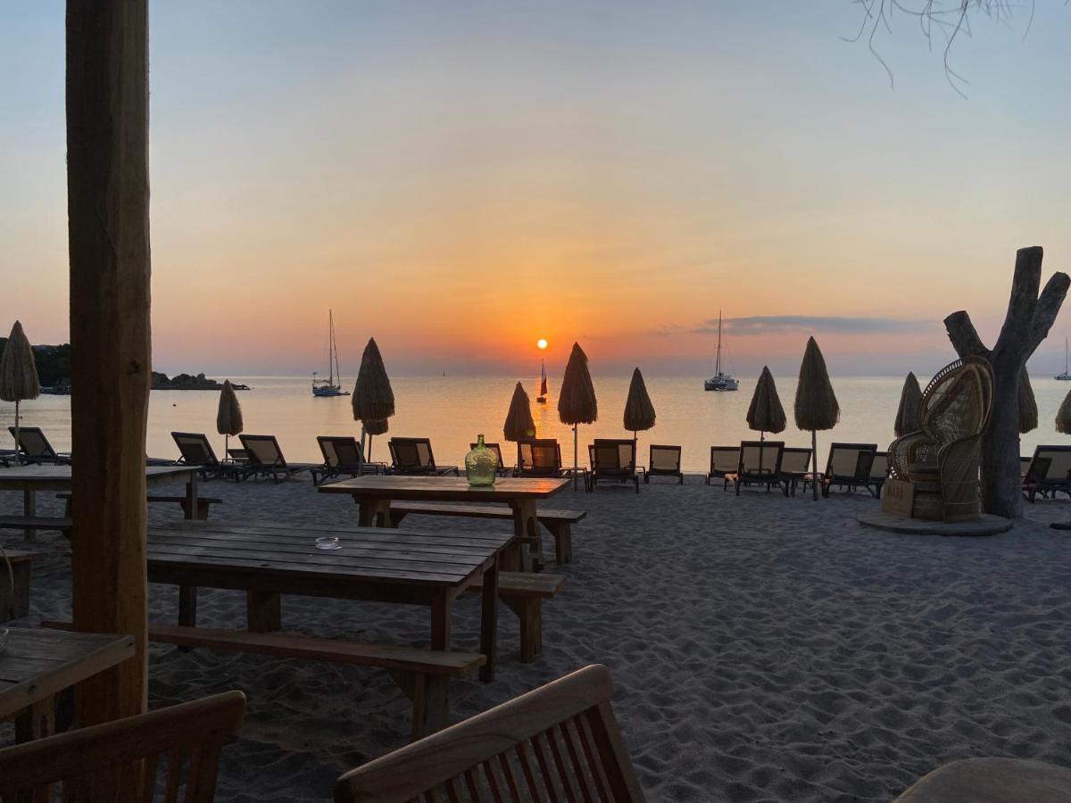 Les Lodges De La Plage U Dragulinu サリ・ソランザラ エクステリア 写真